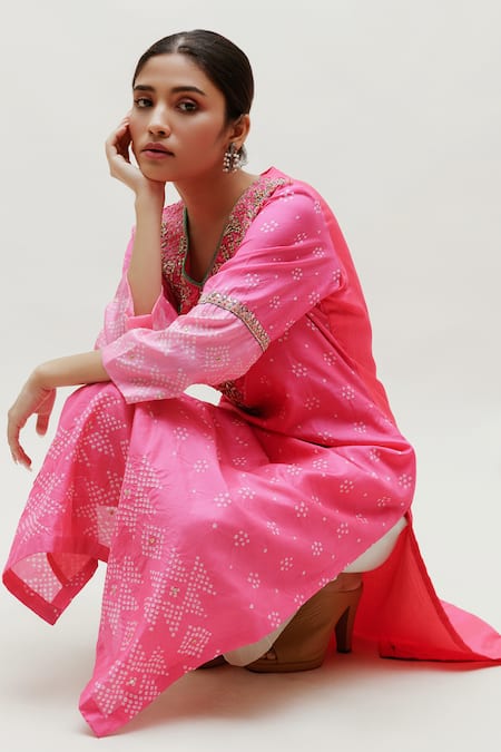 Naina Jain Pink Silk Embroidery V-neck Bandhani Pattern Kurta Online at Aza Fashions Naina Jain_Pink Silk Embroidery V-neck Bandhani Pattern Kurta _Online_at_Aza_Fashions