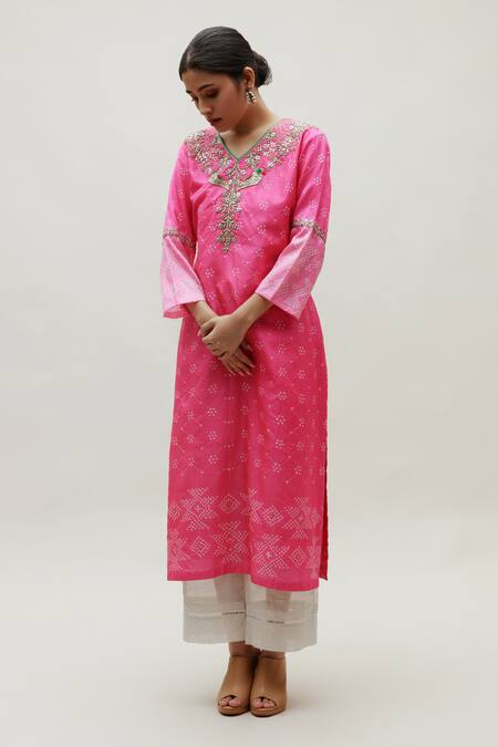 Buy Naina Jain Pink Silk Embroidery V-neck Bandhani Pattern Kurta Online at Aza Fashions Buy_Naina Jain_Pink Silk Embroidery V-neck Bandhani Pattern Kurta _Online_at_Aza_Fashions