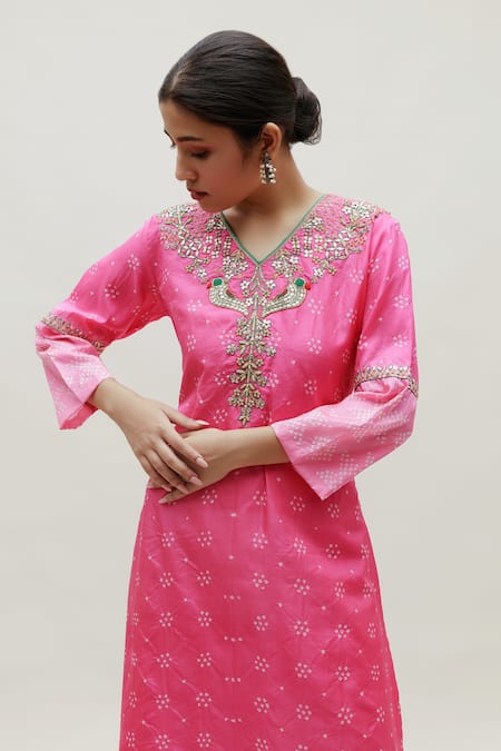Shop Naina Jain Pink Silk Embroidery V-neck Bandhani Pattern Kurta Online at Aza Fashions Shop_Naina Jain_Pink Silk Embroidery V-neck Bandhani Pattern Kurta _Online_at_Aza_Fashions