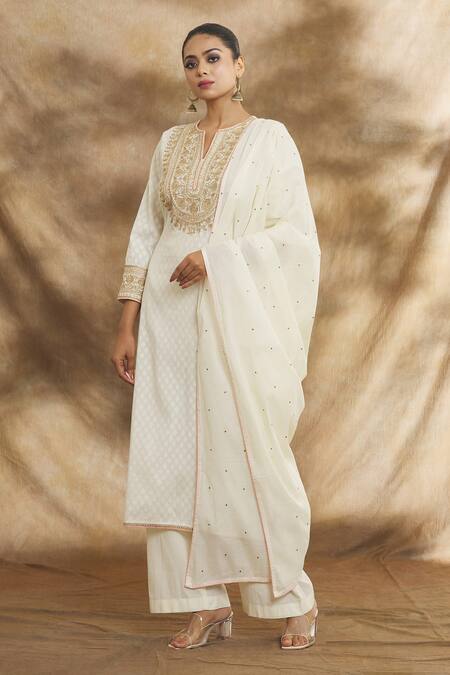 Shop Peenacolada Off White Cotton Embroidery Split V-neck Aari Kurta Pant Set Online at Aza Fashions Shop_Peenacolada_Off White Cotton Embroidery Split V-neck Aari Kurta Pant Set _Online_at_Aza_Fashions