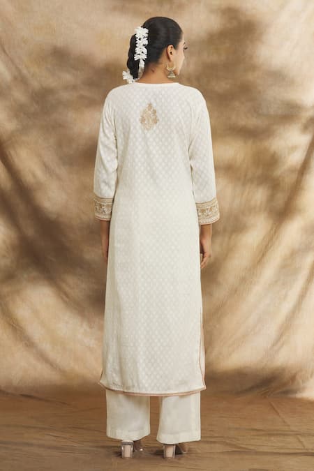 Peenacolada Off White Cotton Embroidery Split V-neck Aari Kurta Pant Set Online at Aza Fashions Peenacolada_Off White Cotton Embroidery Split V-neck Aari Kurta Pant Set _Online_at_Aza_Fashions