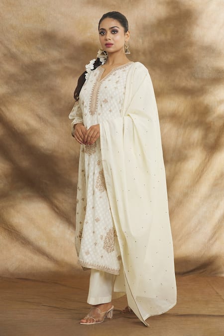 Buy_Peenacolada_Off White Cotton Sequins, Embroidery Split V-neck Kurta Pant Set _Online_at_Aza_Fashions