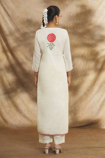 Peenacolada_Off White Cotton Tassels, Embroidery Round Neck Resham Kurta Pant Set _Online_at_Aza_Fashions