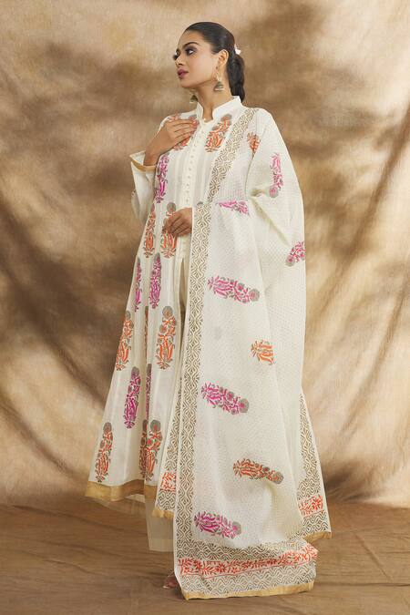 Shop Peenacolada Cream Cotton Embroidery Bandeau Neck Straight Floral Block Print Kurta Set Online at Aza Fashions Shop_Peenacolada_Cream Cotton Embroidery Bandeau Neck Straight Floral Block Print Kurta Set_Online_at_Aza_Fashions