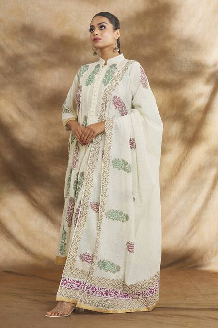 Shop Peenacolada Cream Cotton Embroidery Bandeau Neck Floral Block Print Kurta Straight Set Online at Aza Fashions Shop_Peenacolada_Cream Cotton Embroidery Bandeau Neck Floral Block Print Kurta Straight Set _Online_at_Aza_Fashions