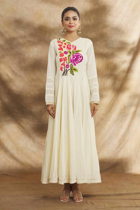 Buy_Peenacolada_Cream Cotton, Muslin Embroidery, Cut Work V-neck Floral Flared Anarkali _Online_at_Aza_Fashions