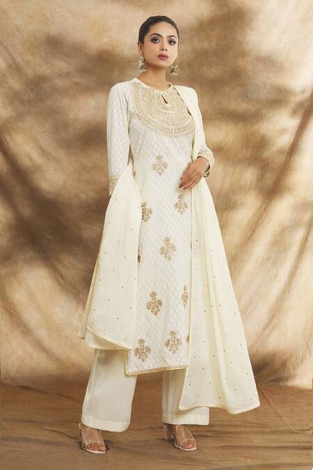 Peenacolada_Off White Cotton Embroidery Round Neck Blossom Aari Kurta Pant Set _at_Aza_Fashions