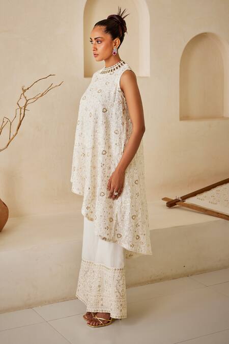 Buy Twenty Nine White Flared Chikankari Asymmetric Cape Online at Aza Fashions Buy_Twenty Nine_White Flared Chikankari Asymmetric Cape _Online_at_Aza_Fashions