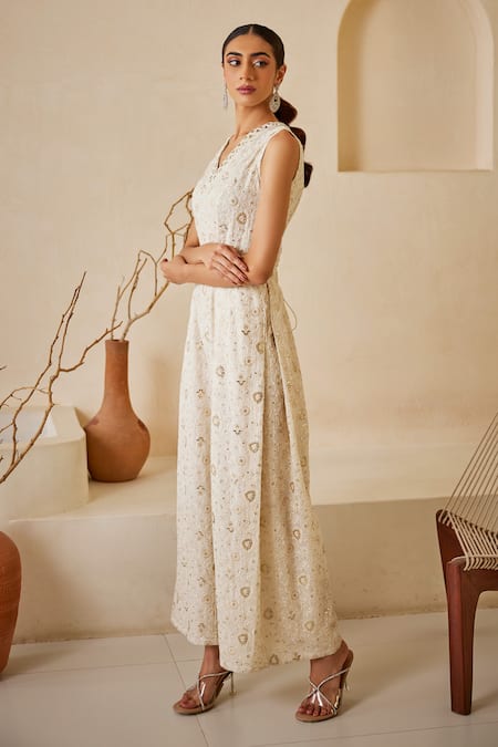 Twenty Nine White Georgette Beads, Mirrors, Chikankari Embroidered Jumpsuit With Belt Online at Aza Fashions Twenty Nine_White Georgette Beads, Mirrors, Chikankari Embroidered Jumpsuit With Belt _Online_at_Aza_Fashions