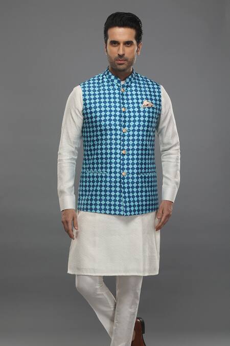 Para Off White Chanderi, Jacquard Geometric Pattern Bundi And Kurta Set Online at Aza Fashions Para_Off White Chanderi, Jacquard Geometric Pattern Bundi And Kurta Set_Online_at_Aza_Fashions