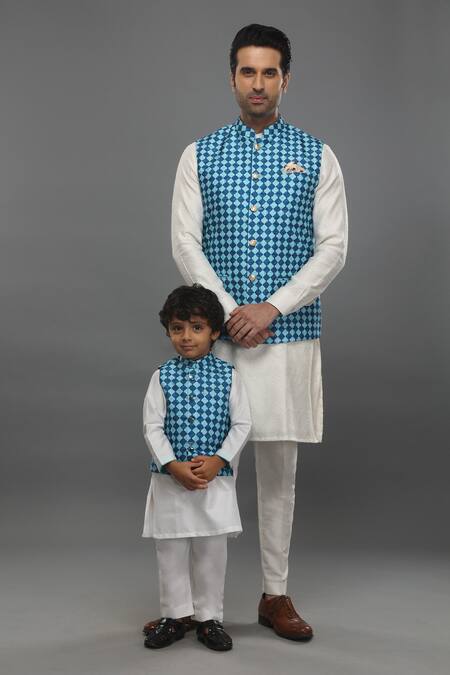 Shop_Para_Off White Chanderi, Jacquard Geometric Pattern Bundi And Kurta Set_Online_at_Aza_Fashions