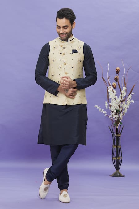 Arihant Rai Sinha_Cream Jacquard, Silk Embroidery Floral Bundi _Online_at_Aza_Fashions