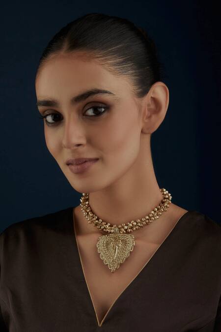House Of Tuhina Gold Plated Grape Paan Embellished Necklace 