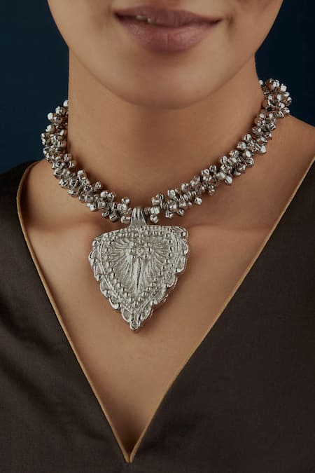 House Of Tuhina Grape Paan Pattern Necklace 