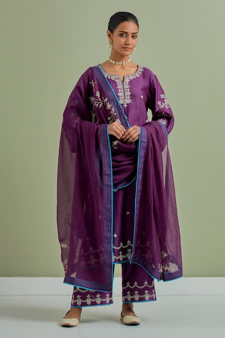 Priya Chaudhary Purple Chanderi Silk Hand Embroidered Resham Notched Round Sequin Kurta Set 