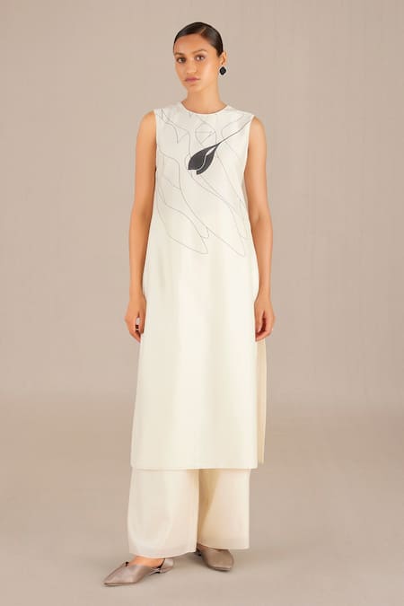 Ampm Grey Organza, Chanderi Round Neck Zaila Long Colorblocked Cape And Palazzo Set Online at Aza Fashions Ampm_Grey Organza, Chanderi Round Neck Zaila Long Colorblocked Cape And Palazzo Set_Online_at_Aza_Fashions