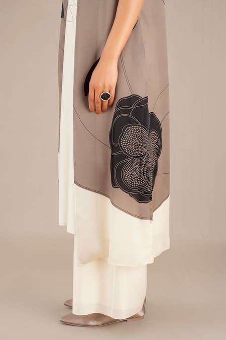 Ampm Grey Organza, Chanderi Round Neck Zaila Long Colorblocked Cape And Palazzo Set at Aza Fashions Ampm_Grey Organza, Chanderi Round Neck Zaila Long Colorblocked Cape And Palazzo Set_at_Aza_Fashions
