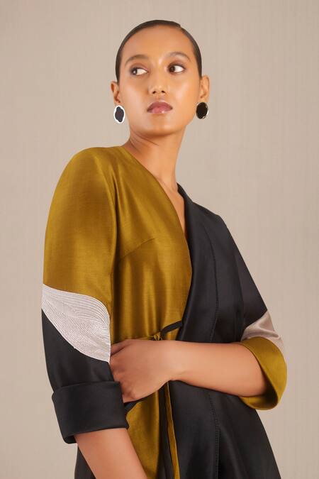 Buy_Ampm_Black Chanderi Embroidery V-neck Kaafiya Asymmetric Tunic And Palazzo Set_Online_at_Aza_Fashions