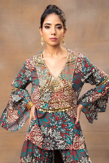 Shop Mehak Murpana Green Crepe Beads, Tassels V-neck Sequin Embellished Bodice Top With Dhoti Pant Online at Aza Fashions Shop_Mehak Murpana_Green Crepe Beads, Tassels V-neck Sequin Embellished Bodice Top With Dhoti Pant _Online_at_Aza_Fashions