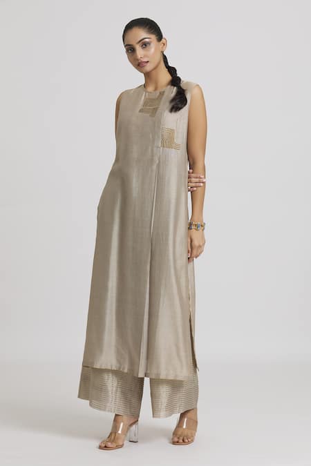 Urvashi Kaur_Silver Chanderi Silk Zari Round Neck Handblock Printed Straight Tunic _Online_at_Aza_Fashions