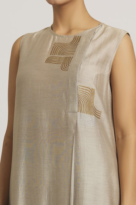 Shop_Urvashi Kaur_Silver Chanderi Silk Zari Round Neck Handblock Printed Straight Tunic _Online_at_Aza_Fashions