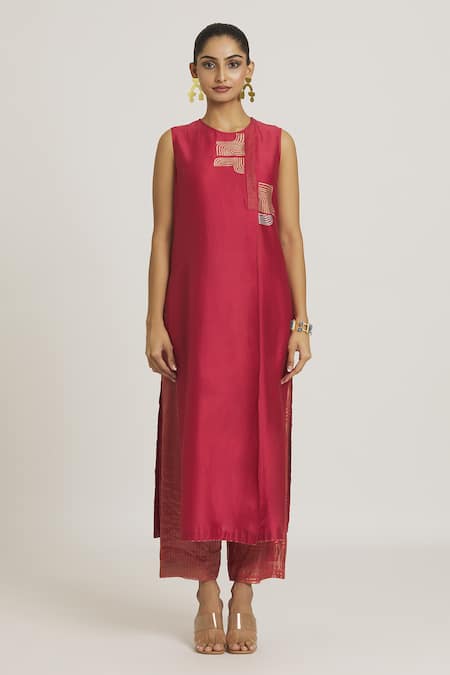 Urvashi Kaur_Red Chanderi Silk Zari Round Neck Handblock Printed Tunic _at_Aza_Fashions