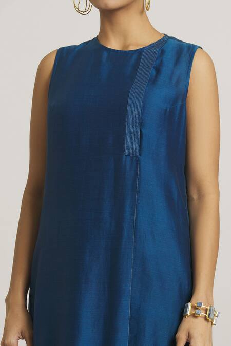 Buy_Urvashi Kaur_Blue Chanderi Silk Embroidery Round Neck Straight Tunic _Online_at_Aza_Fashions