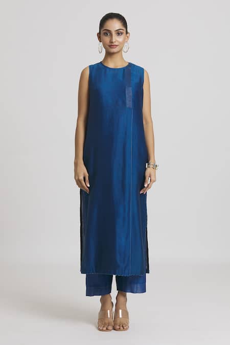 Urvashi Kaur_Blue Chanderi Silk Embroidery Round Neck Straight Tunic _at_Aza_Fashions