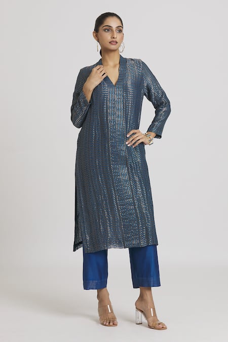 Urvashi Kaur_Blue Chanderi Silk Embroidery V-neck Textured Tunic _Online_at_Aza_Fashions