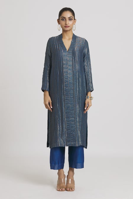 Urvashi Kaur_Blue Chanderi Silk Embroidery V-neck Textured Tunic _at_Aza_Fashions