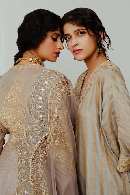 Wabi Sabi By Anshum-Ritesh Grey Chanderi Embroidery, Diamonds V-neck Nargis Kaftan Set at Aza Fashions Wabi Sabi By Anshum-Ritesh_Grey Chanderi Embroidery, Diamonds V-neck Nargis Kaftan Set _at_Aza_Fashions