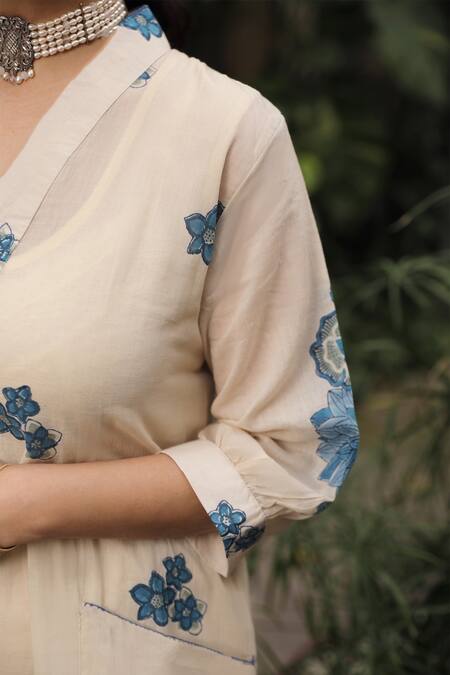 TA’Assur_Ivory Mulmul Block Printed Floral V Neck Kurta And Pant Set_Online_at_Aza_Fashions