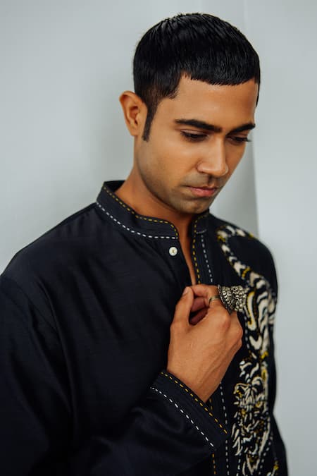 Wabi Sabi By Anshum-Ritesh_Black Chanderi Embroidery Prowl Hand Kurta And Pant Set _Online_at_Aza_Fashions