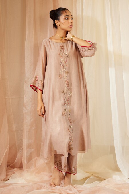 Sarang Kaur Grey Kurta And Pant Chanderi Silk Hand Embroidery Floral Round Neck With