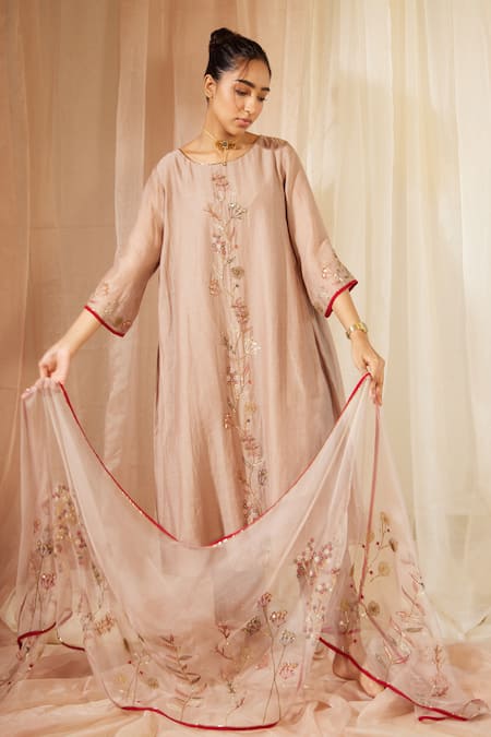 Shop Sarang Kaur Grey Organza, Silk Embroidery Hand Dupatta at Aza Fashions Shop_Sarang Kaur_Grey Organza, Silk Embroidery Hand Dupatta _at_Aza_Fashions