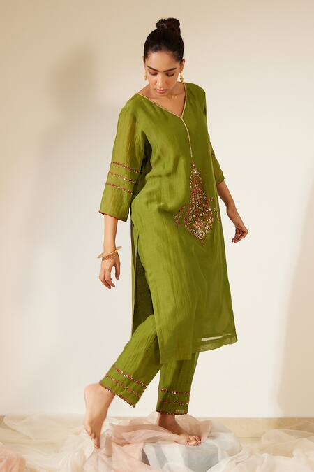 Sarang Kaur_Green Chanderi Silk Embroidery V-neck Dhuleti Hand Kurta With Pant _Online_at_Aza_Fashions