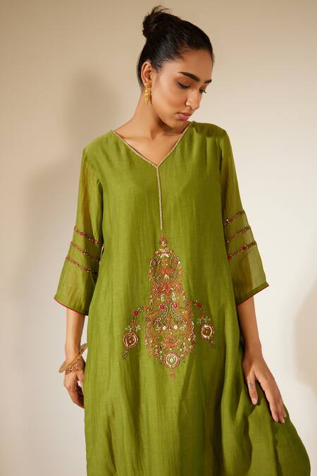 Shop_Sarang Kaur_Green Chanderi Silk Embroidery V-neck Dhuleti Hand Kurta With Pant _Online_at_Aza_Fashions