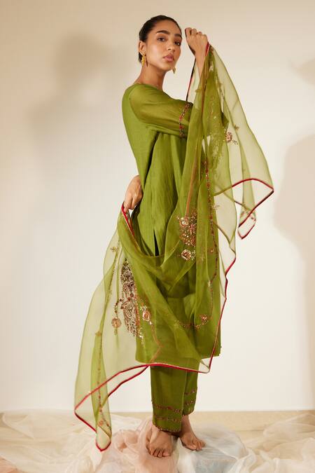 Sarang Kaur Green Organza, Silk Embroidery Dhuleti Hand Dupatta Online at Aza Fashions Sarang Kaur_Green Organza, Silk Embroidery Dhuleti Hand Dupatta _Online_at_Aza_Fashions