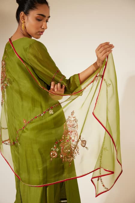Shop Sarang Kaur Green Organza, Silk Embroidery Dhuleti Hand Dupatta Online at Aza Fashions Shop_Sarang Kaur_Green Organza, Silk Embroidery Dhuleti Hand Dupatta _Online_at_Aza_Fashions