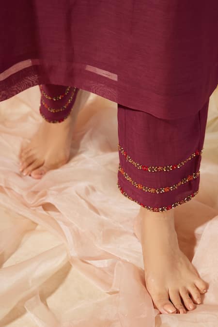 Shop Sarang Kaur Purple Chanderi Silk Embroidery V-neck Dhuleti Placement Hand Kurta With Pant Online at Aza Fashions Shop_Sarang Kaur_Purple Chanderi Silk Embroidery V-neck Dhuleti Placement Hand Kurta With Pant _Online_at_Aza_Fashions