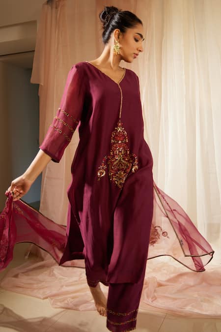 Sarang Kaur Purple Chanderi Silk Embroidery V-neck Dhuleti Placement Hand Kurta With Pant at Aza Fashions Sarang Kaur_Purple Chanderi Silk Embroidery V-neck Dhuleti Placement Hand Kurta With Pant _at_Aza_Fashions