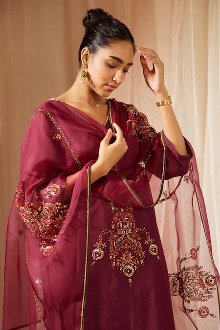 Shop Sarang Kaur Purple Organza, Silk Embroidery Dhuleti Floral Hand Dupatta Online at Aza Fashions Shop_Sarang Kaur_Purple Organza, Silk Embroidery Dhuleti Floral Hand Dupatta _Online_at_Aza_Fashions