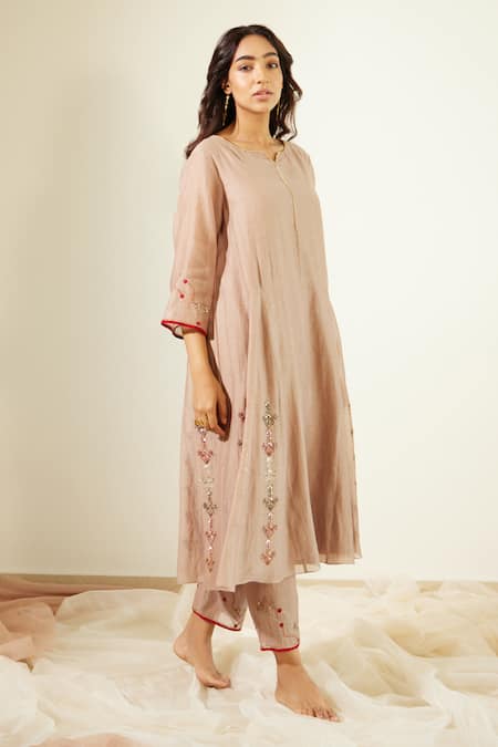 Buy Sarang Kaur Grey Chanderi Silk Embroidery Split V-neck Vrinda Kurta With Pant Online at Aza Fashions Buy_Sarang Kaur_Grey Chanderi Silk Embroidery Split V-neck Vrinda Kurta With Pant _Online_at_Aza_Fashions