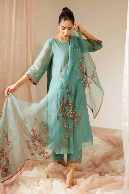 Sarang Kaur Blue Organza, Silk Embroidery Vrinda Floral Hand Dupatta Online at Aza Fashions Sarang Kaur_Blue Organza, Silk Embroidery Vrinda Floral Hand Dupatta _Online_at_Aza_Fashions