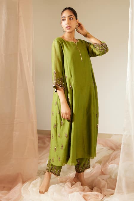 Sarang Kaur Green Chanderi Silk Hand Embroidered Sequin Notched Poornima Kurta And Pant Set 