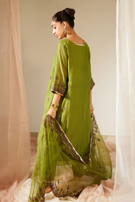 Shop Sarang Kaur Green Organza, Silk Sequins, Mirrors Poornima Hand Embroidered Dupatta at Aza Fashions Shop_Sarang Kaur_Green Organza, Silk Sequins, Mirrors Poornima Hand Embroidered Dupatta _at_Aza_Fashions
