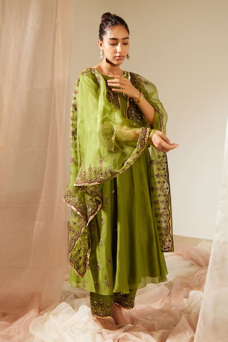 Sarang Kaur Green Organza, Silk Sequins, Mirrors Poornima Hand Embroidered Dupatta Online at Aza Fashions Sarang Kaur_Green Organza, Silk Sequins, Mirrors Poornima Hand Embroidered Dupatta _Online_at_Aza_Fashions