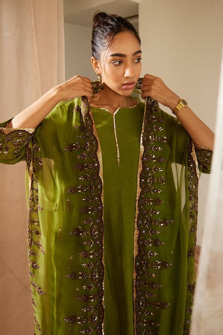 Sarang Kaur Green Organza, Silk Sequins, Mirrors Poornima Hand Embroidered Dupatta at Aza Fashions Sarang Kaur_Green Organza, Silk Sequins, Mirrors Poornima Hand Embroidered Dupatta _at_Aza_Fashions