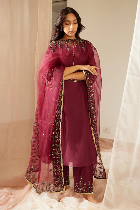 Shop Sarang Kaur Purple Organza, Silk Sequins, Mirrors Poornima Embroidered Bordered Dupatta at Aza Fashions Shop_Sarang Kaur_Purple Organza, Silk Sequins, Mirrors Poornima Embroidered Bordered Dupatta _at_Aza_Fashions