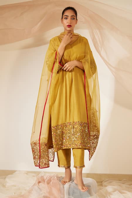 Shop Sarang Kaur Yellow Organza, Silk Sequins, Beads Blossom Embroidered Dupatta at Aza Fashions Shop_Sarang Kaur_Yellow Organza, Silk Sequins, Beads Blossom Embroidered Dupatta _at_Aza_Fashions